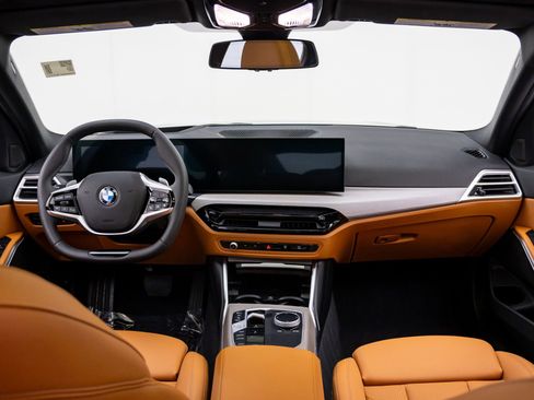 Certified 2025 BMW 330i xDrive Sedan AWD/4WD image 10