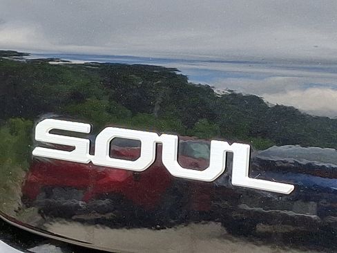 Used 2025 Kia Soul LX FWD image 30