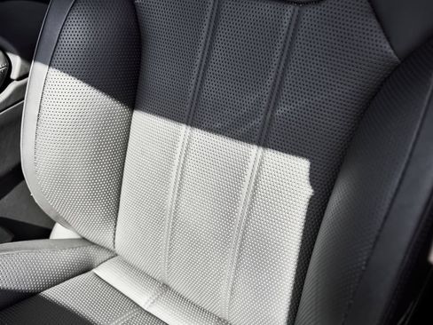 Used 2022 Bentley Bentayga AWD/4WD image 46