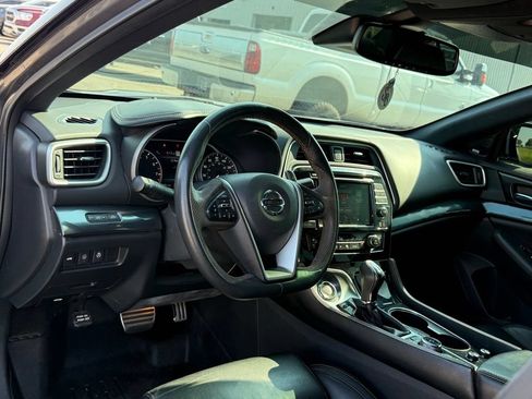 Used 2019 Nissan Maxima SR w/ Premium Package FWD image 4
