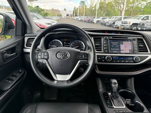 Used 2019 Toyota Highlander Limited AWD/4WD image 24