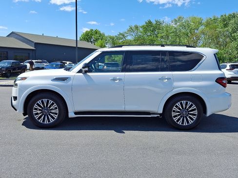 Certified 2023 Nissan Armada SL w/ Midnight Edition Package AWD/4WD image 5