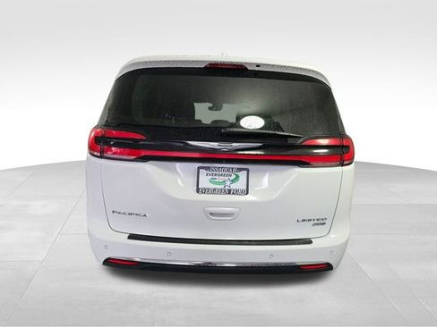 Used 2021 Chrysler Pacifica Limited image 6
