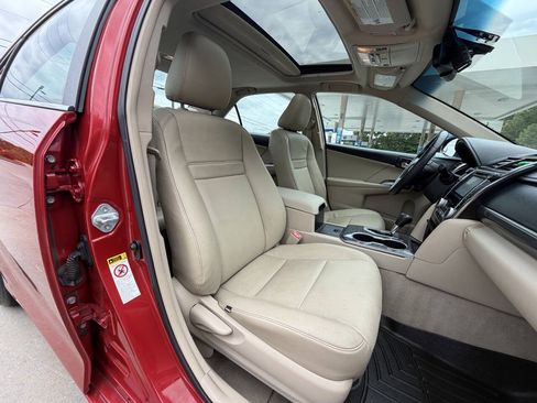 Used 2012 Toyota Camry XLE w/ Convenience Pkg FWD image 8