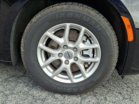 Used 2025 Chrysler Pacifica Select FWD image 8