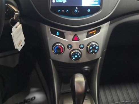 Used 2016 Chevrolet Trax LT w/ LT Convenience Package AWD/4WD image 22