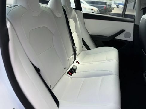 Used 2025 Tesla Model 3 Long Range RWD image 17