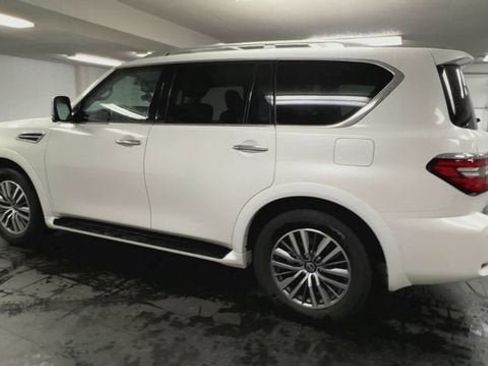 Used 2024 Nissan Armada SL w/ Captain's Chairs Package AWD/4WD image 6