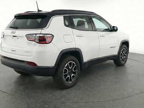 Used 2025 Jeep Compass Trailhawk AWD/4WD image 9