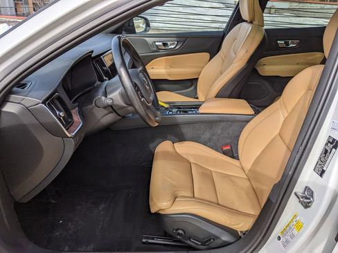 Used 2021 Volvo V60 T5 Cross Country image 11