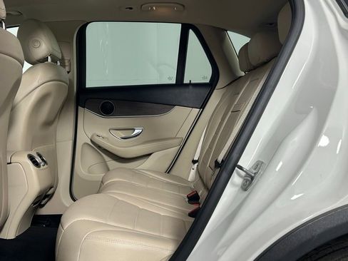 Used 2021 Mercedes-Benz GLC 300 4MATIC image 16