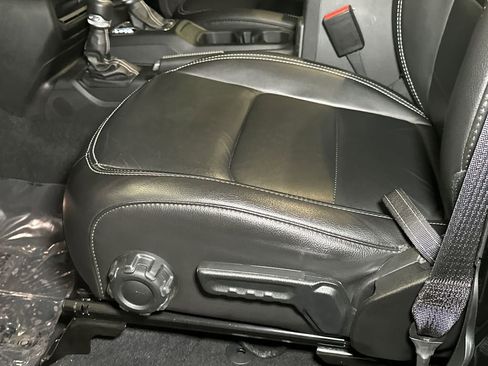 Used 2023 Jeep Wrangler Unlimited Sahara w/ Cold Weather Group image 19