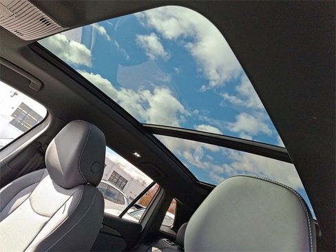 New 2026 Volkswagen Tiguan SE R-Line image 7