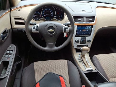 Used 2010 Chevrolet Malibu LT w/ Power Convenience Package FWD image 4