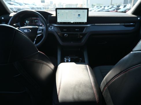 Used 2025 Ford Explorer ST-Line w/ Premium Package image 3