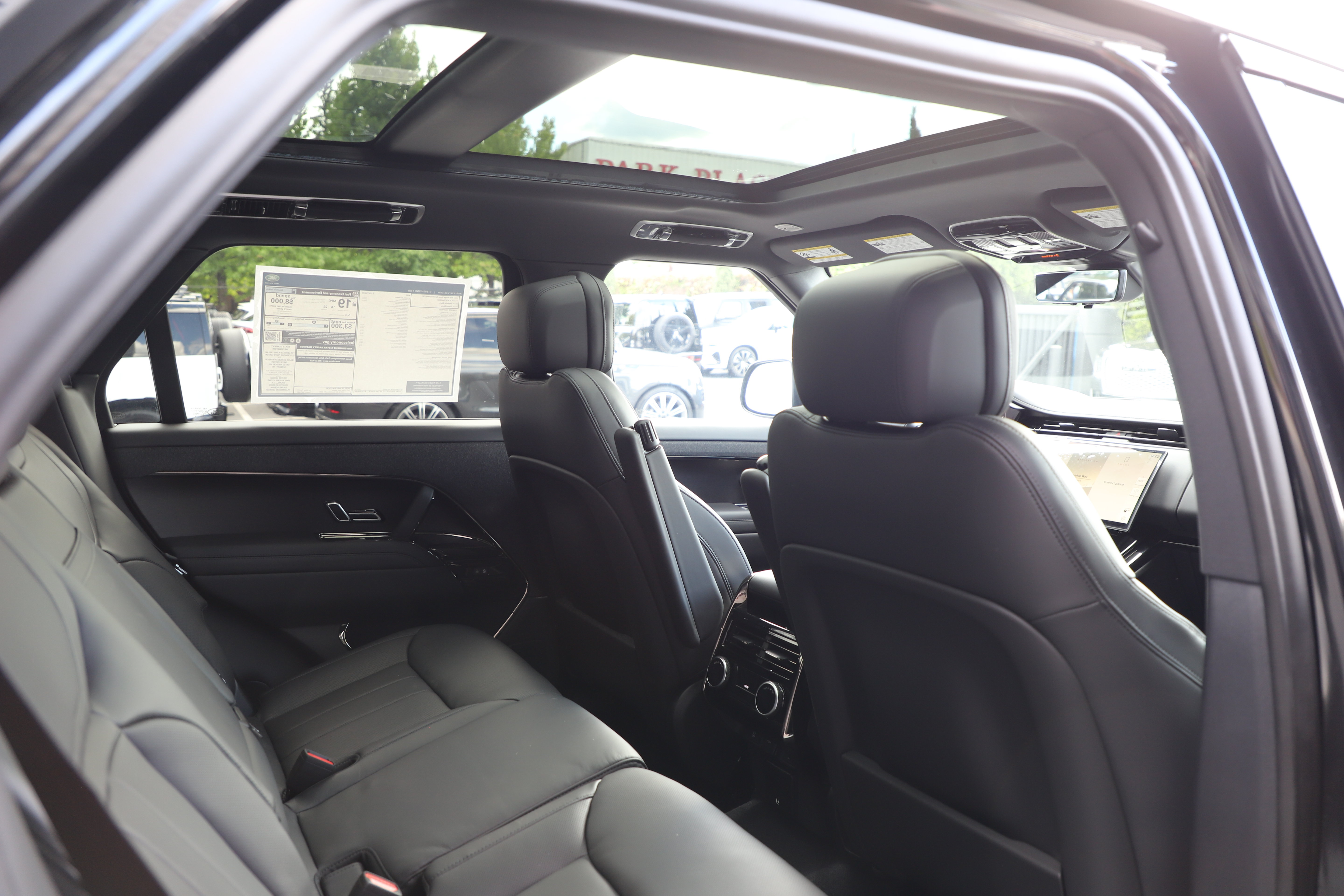 New 2026 Land Rover Range Rover Sport Dynamic SE AWD/4WD image 9