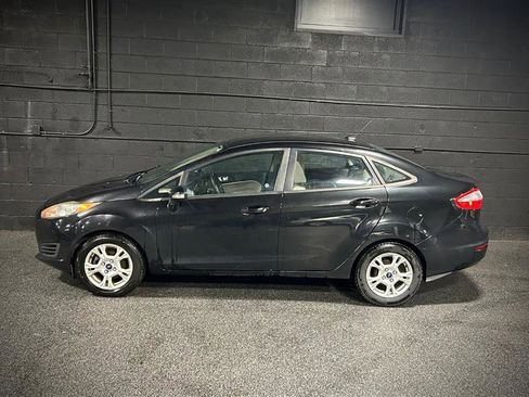 Used 2015 Ford Fiesta SE image 2