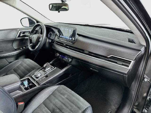 Used 2024 Mitsubishi Outlander SE AWD/4WD image 30