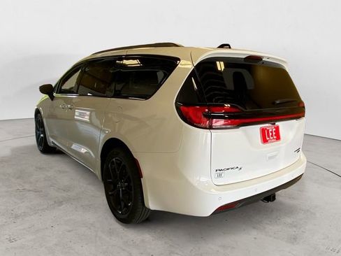 New 2026 Chrysler Pacifica Limited w/ S Appearance Package image 3