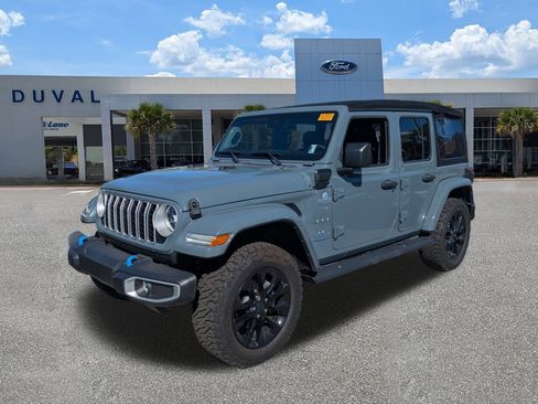 Used 2024 Jeep Wrangler Unlimited Sahara w/ Technology Group image 8