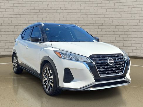 Used 2023 Nissan Kicks SV FWD image 3