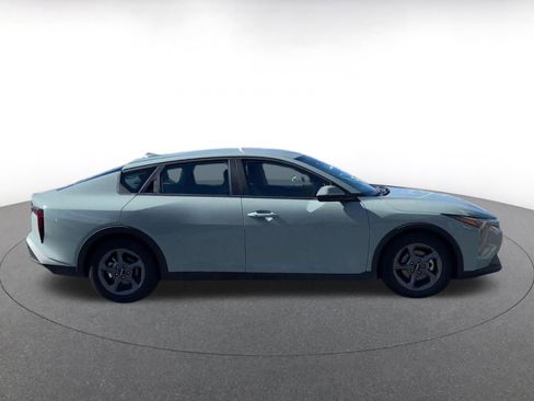 Used 2025 Kia K4 LXS image 16