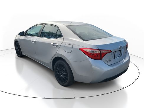 Used 2018 Toyota Corolla LE image 4