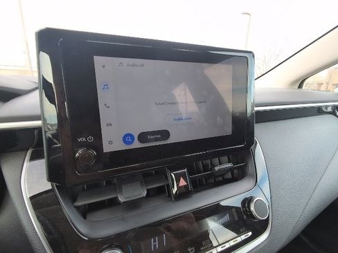 Used 2025 Toyota Corolla LE image 12