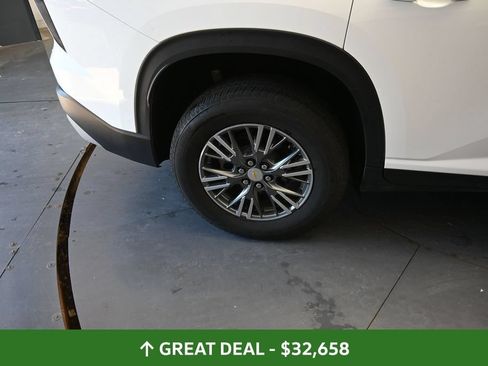 Used 2024 Chevrolet Traverse LT FWD image 25