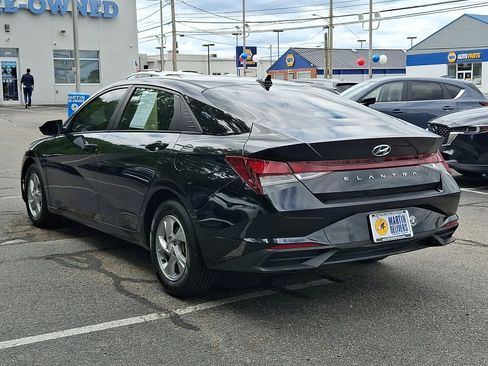 Used 2021 Hyundai Elantra SE FWD image 3