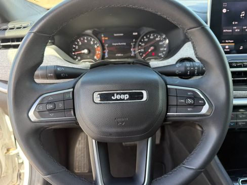 Used 2024 Jeep Compass Latitude AWD/4WD image 17