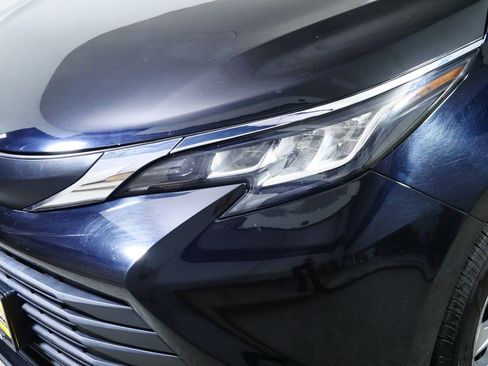 Used 2021 Toyota Sienna LE image 16