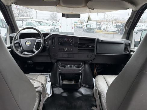Used 2010 Chevrolet Express 2500 image 22