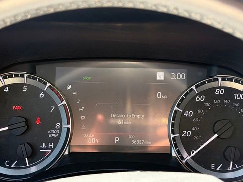 Used 2024 Toyota Highlander XLE AWD/4WD image 15
