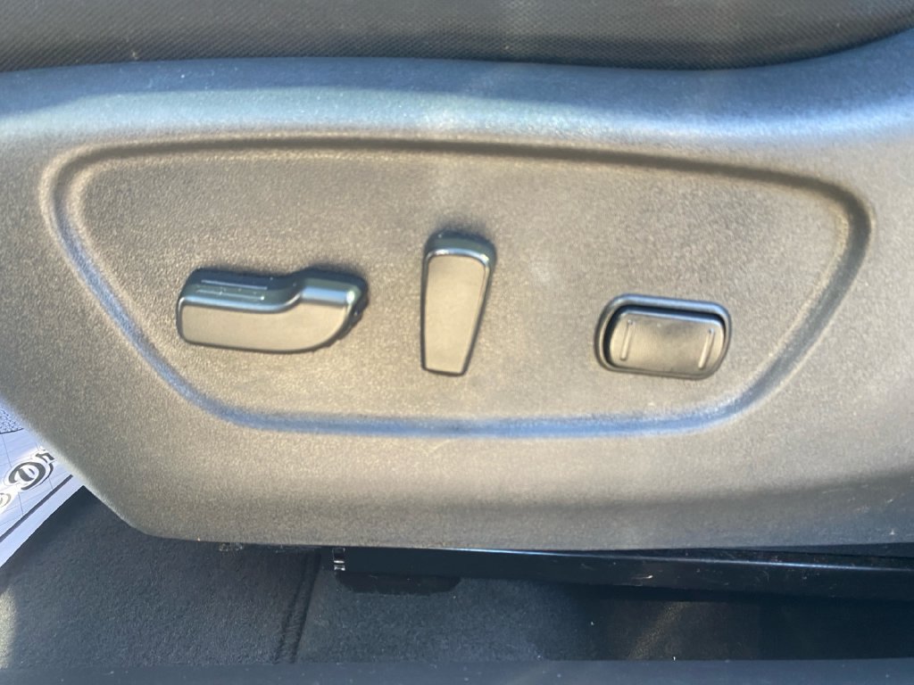 Used 2018 Nissan Rogue SV AWD/4WD image 19