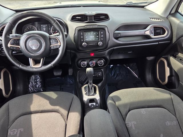 Used 2016 Jeep Renegade Latitude FWD image 12