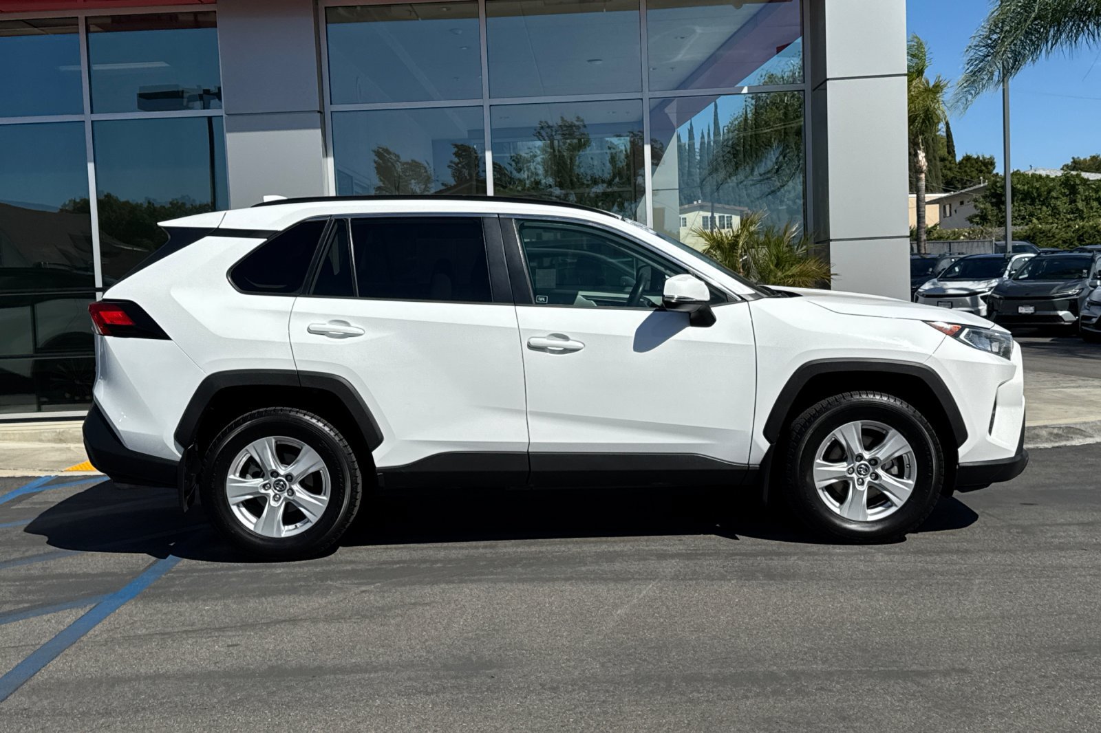 Certified 2019 Toyota RAV4 XLE w/ Carpet Mat Package FWD image 4