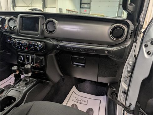 Used 2022 Jeep Wrangler Sport AWD/4WD image 10