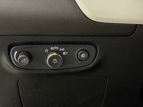 Used 2021 Buick Encore GX Select image 10