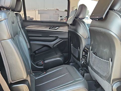 Used 2024 Jeep Grand Cherokee L Limited w/ Luxury Tech Group II AWD/4WD image 17