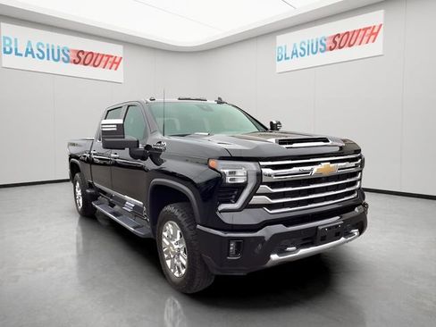 Used 2024 Chevrolet Silverado 2500 High Country AWD/4WD image 1