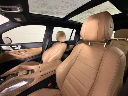 Used 2024 Mercedes-Benz GLS 580 4MATIC image 13
