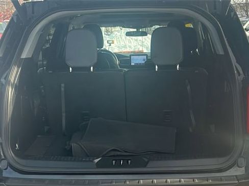 Used 2023 Ford Explorer XLT image 13
