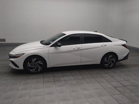 Used 2025 Hyundai Elantra Sport FWD image 2