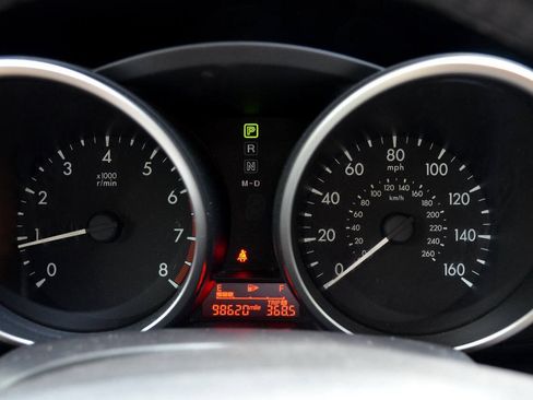Used 2012 MAZDA MAZDA5 Touring w/ Moonroof & Audio Pkg FWD image 18