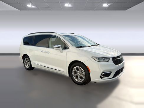 Used 2022 Chrysler Pacifica Limited FWD image 6
