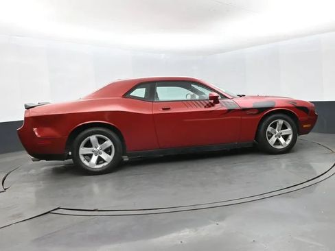 Used 2010 Dodge Challenger SE RWD image 4