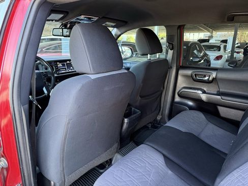 Used 2020 Toyota Tacoma TRD Off-Road w/ Technology Package image 25