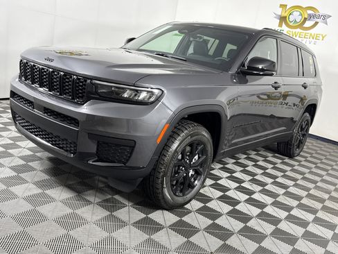 New 2025 Jeep Grand Cherokee L Altitude image 4