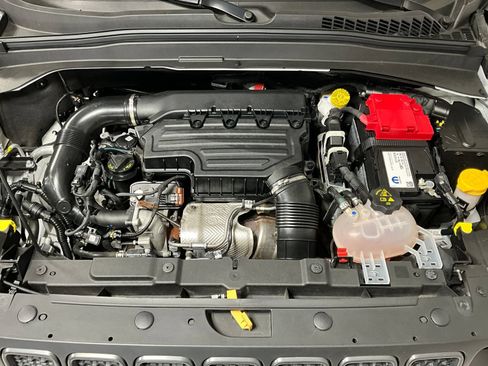 Used 2023 Jeep Renegade Trailhawk AWD/4WD image 13